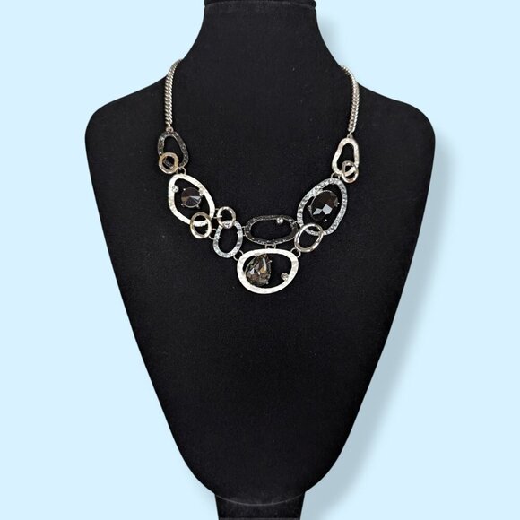 (2/$20) Hammered Oval Cut Out Statement Necklace - Picture 1 of 6